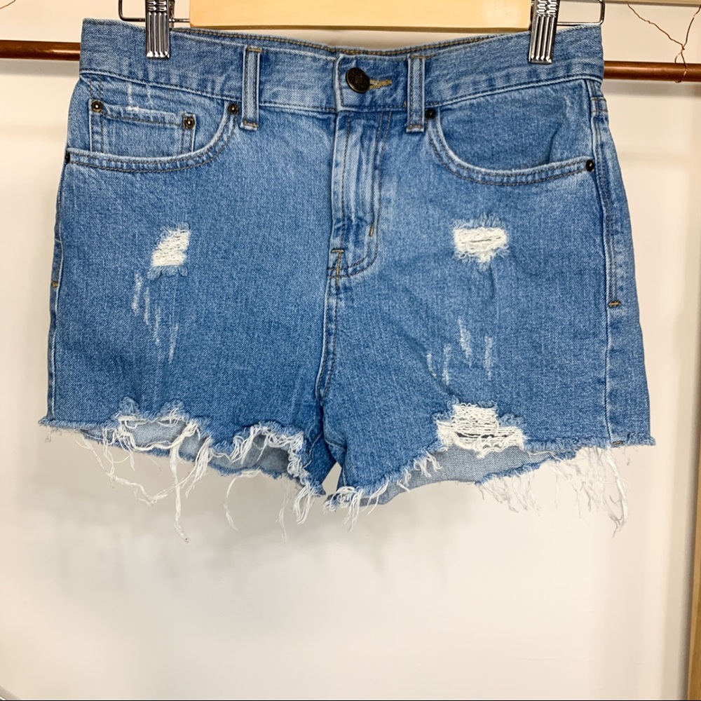 UO BDG Girlfriend HighRise Lightwash Distressed